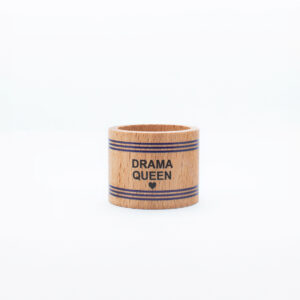 Ronds de serviette en bois<span class="sous-titre"> personnalisé pour toute la famille</span> - Drama Queen